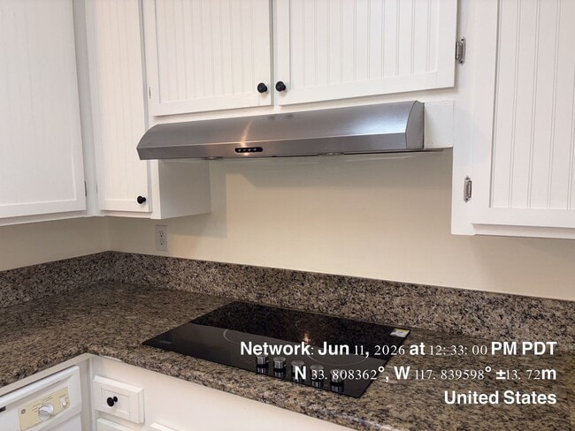 Building Photo - Two bed 1.5 bath townhome available now.