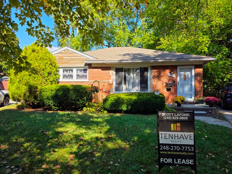 Welcome Home - 24330 Manistee St