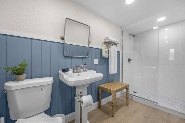 Building Photo - 637 S Orlando Ave