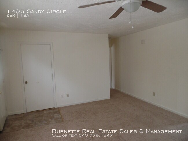 Building Photo - 1495 Sandy Cir
