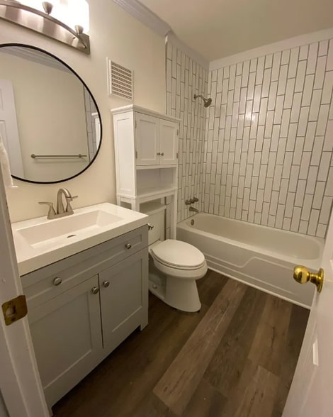 Building Photo - 3615 Essex Ave