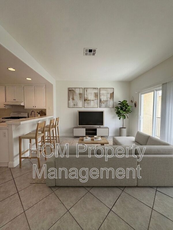 Building Photo - 827 S Shanada Ct