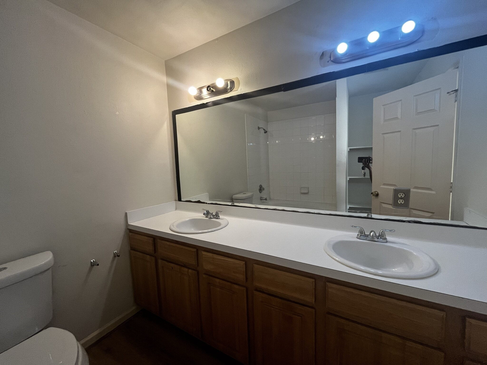 master bathroom two sinks - 11807 Chetman Dr