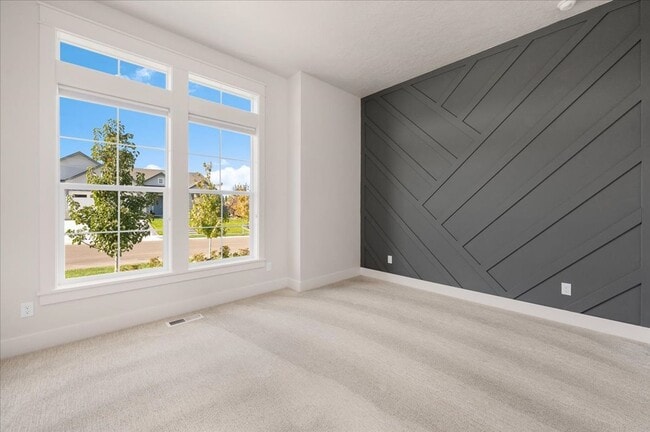 Building Photo - 3 Bedroom. 2.5 Bathroom House in Nampa