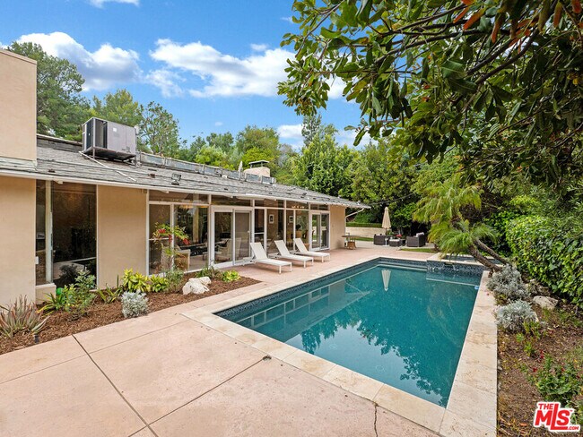Building Photo - 3835 Sapphire Dr