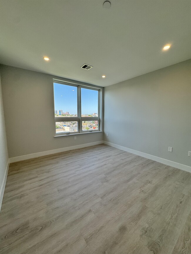 Building Photo - 40 Center St