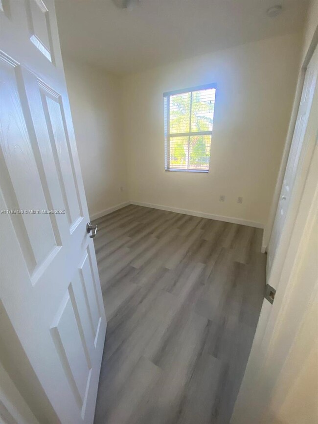 Building Photo - 17460 SW 153rd Ave