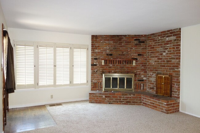 Building Photo - ? Charming Country Home Available November! ?