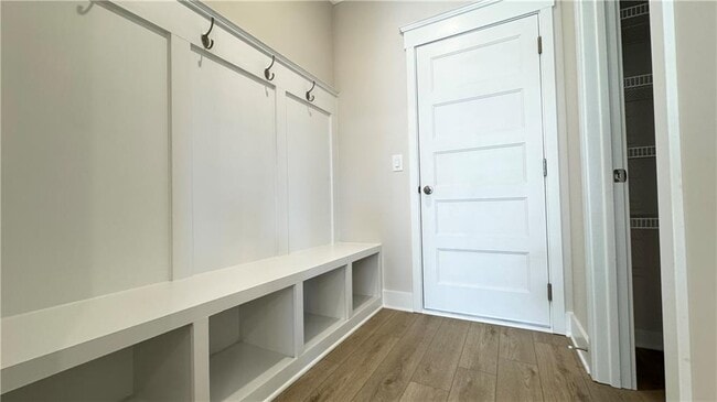 Building Photo - 5401 Bancroft Ln