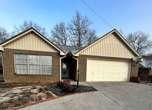 Building Photo - 153 Oakleaf Cir
