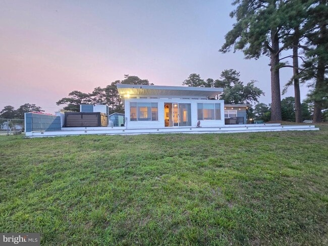 Building Photo - 32172 River Rd