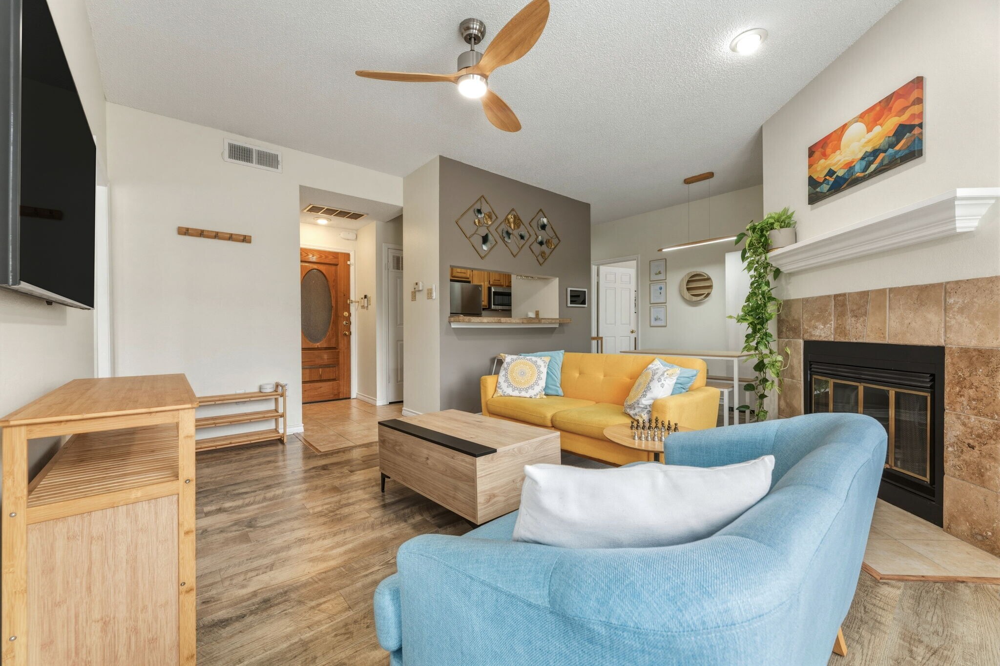 Living room - 3001 Cedar St