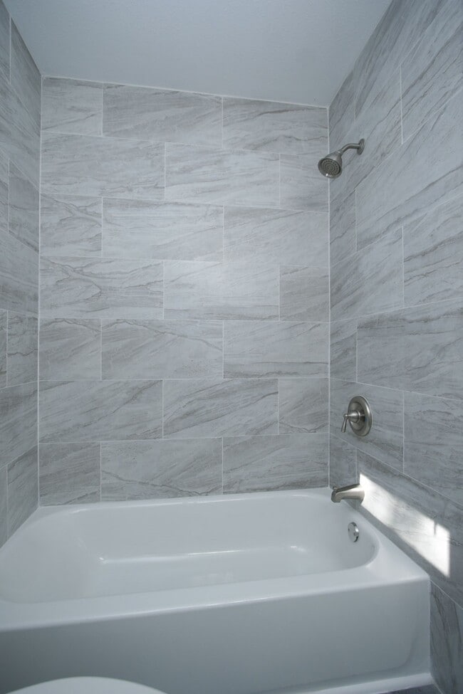 Building Photo - 17078 Oak Grove Ln