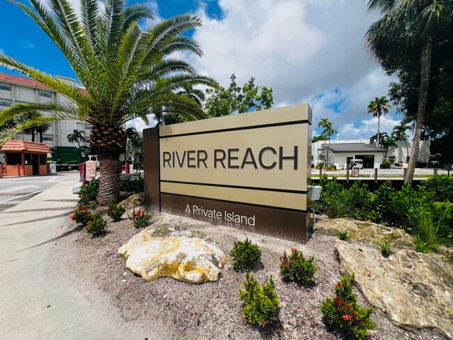 Building Photo - 1101 River Reach Dr