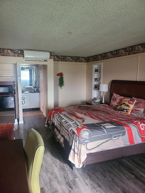 Building Photo - 625 E St Joseph St