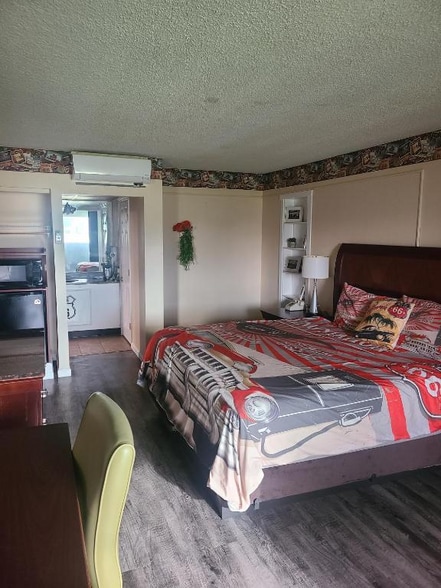 Primary Photo - 625 E St Joseph St