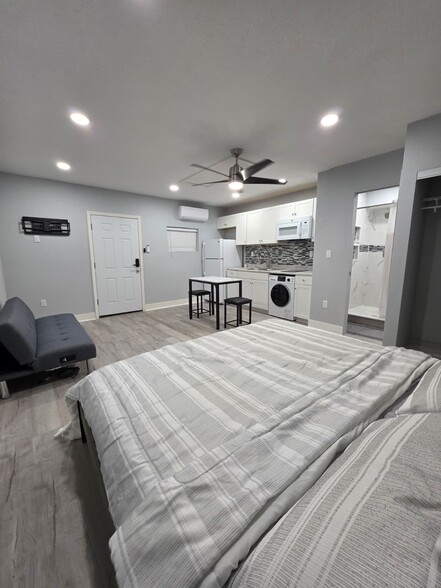 Building Photo - 410 Oak Dr