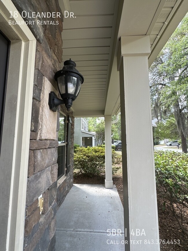 Building Photo - 18 Oleander Dr