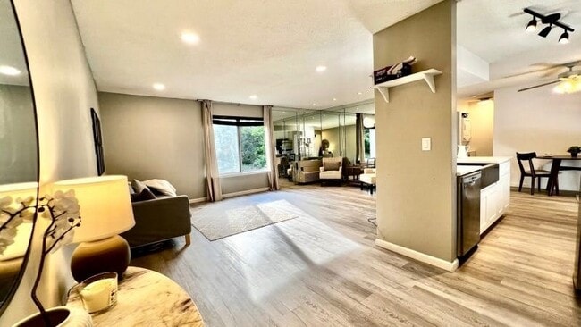 Building Photo - 216 Coldspring Ct