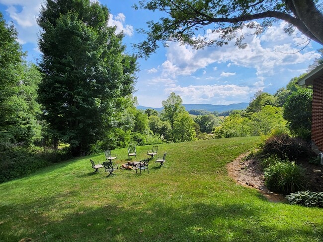 Building Photo - 640 Fairview Heights