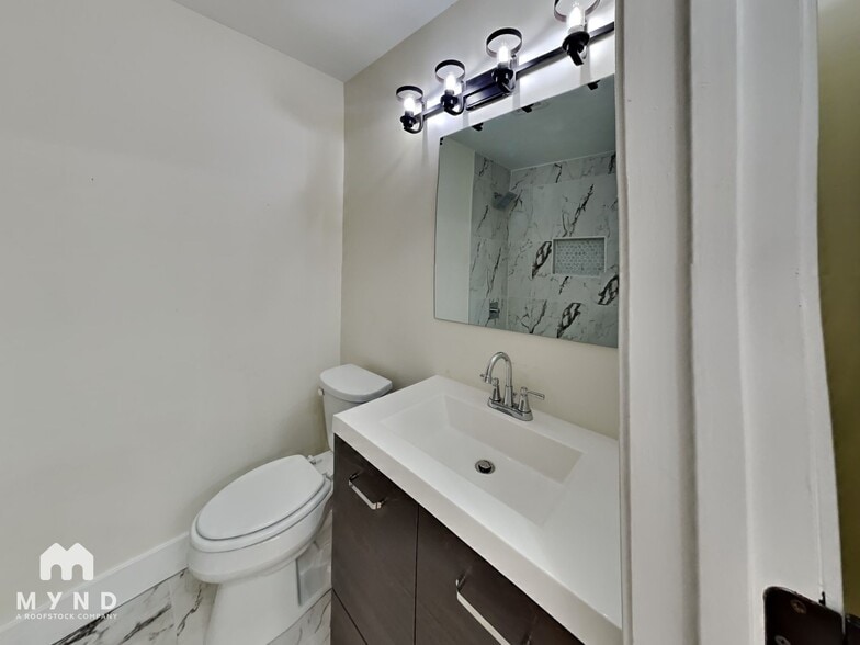 Building Photo - 2720 Hedgewood Dr NW