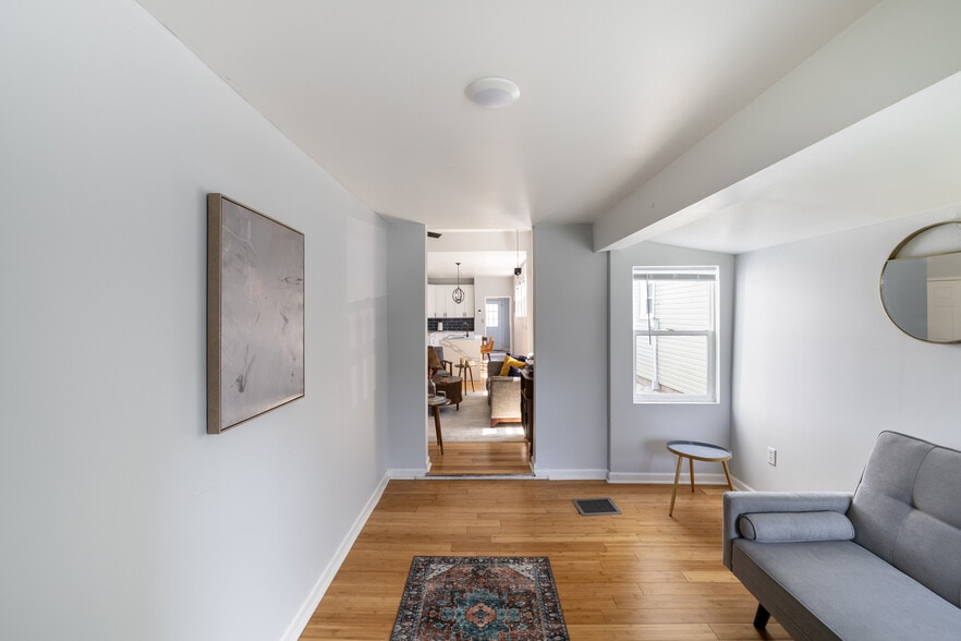 Building Photo - 1121 Laurel St