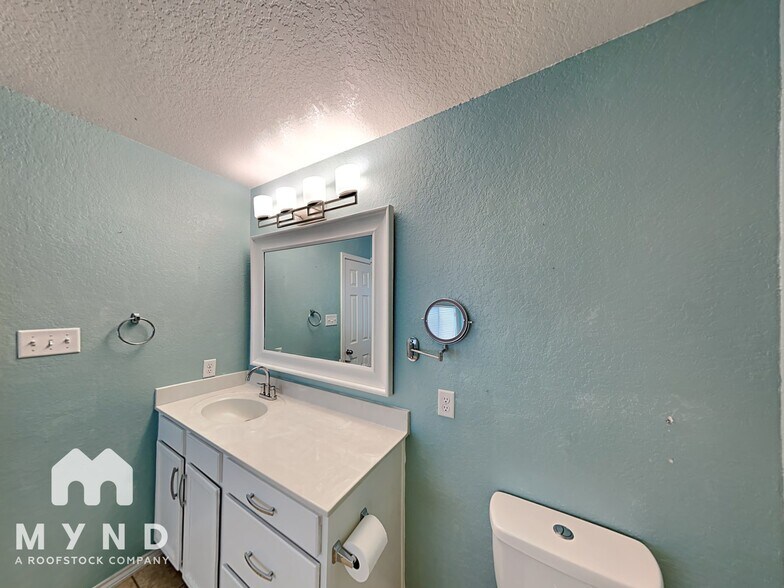 Building Photo - 9203 Silver Vista