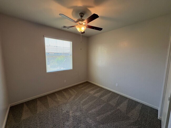 Building Photo - Lovely home available now!