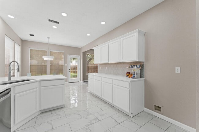 Building Photo - 15306 Goodman St