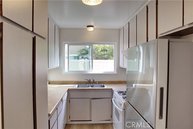 Building Photo - 13422 Village Dr