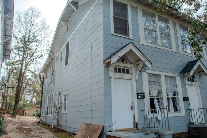 Building Photo - 621 Merrick St