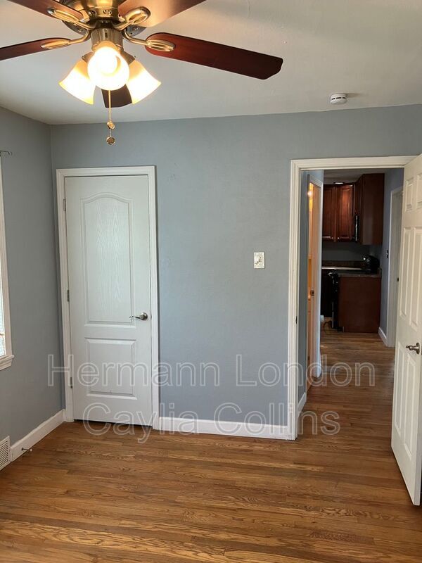 Building Photo - 3673 Park Lawn Dr