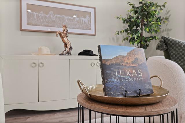 Building Photo - 6350 Glennox Ln