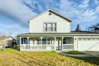 Building Photo - South Richland Home with Large Yard