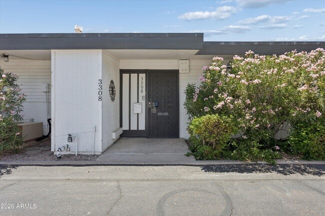 Building Photo - 3308 E Camelback Rd