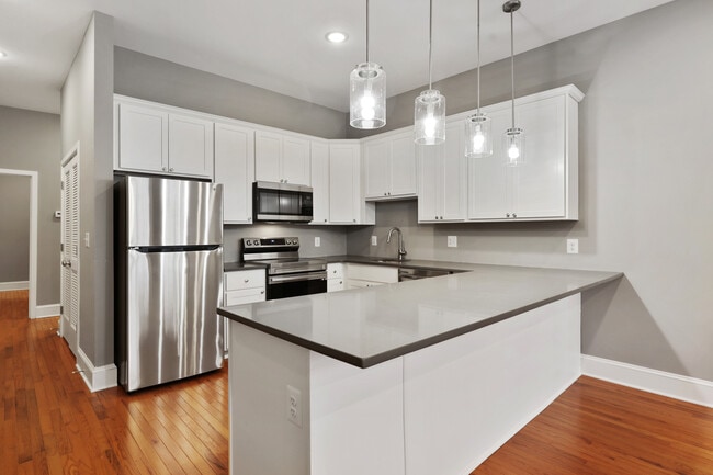 Building Photo - 6 S Calvert St