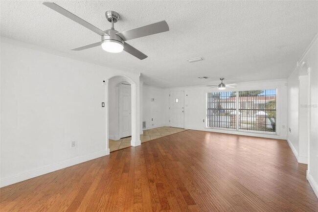 Building Photo - 7114 Parrot Dr