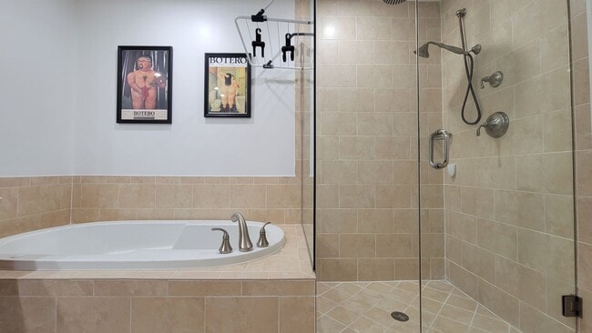 Building Photo - Luxury Apartment Right On The Beach In Lauderdale By The Sea!!! Seasonal rental