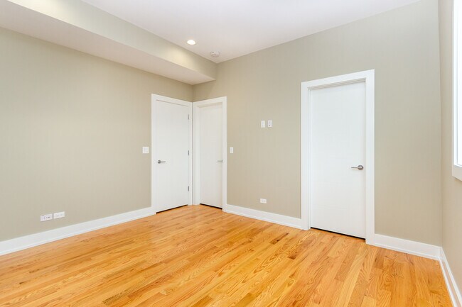 Building Photo - 3459 W Belmont Ave