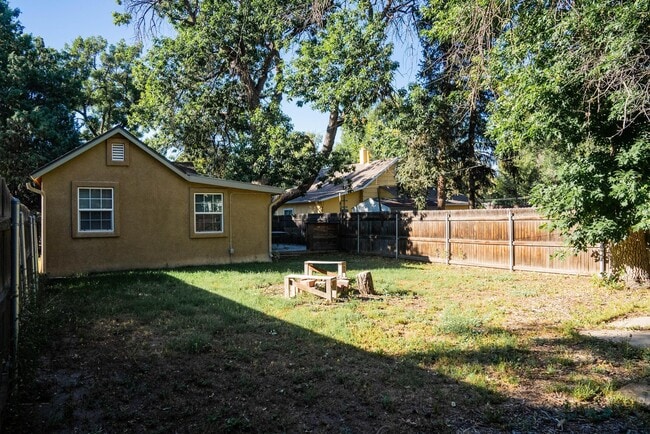 Building Photo - 620 W Willamette Ave