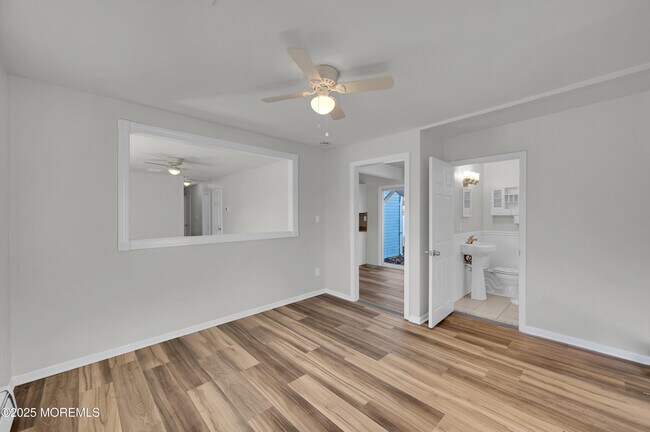 Building Photo - 251 Sprucewood Dr