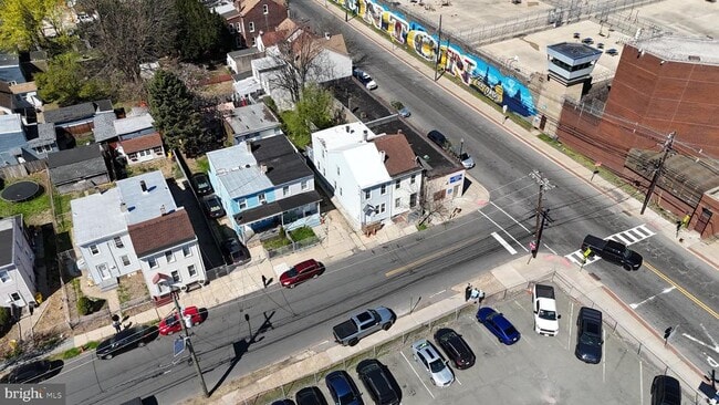 Building Photo - 203 3rd St