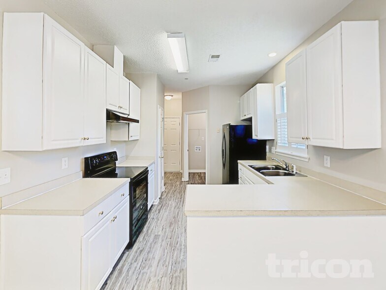 Building Photo - 110 Fawnhill Ct