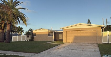 Building Photo - 1170 Molaki Dr