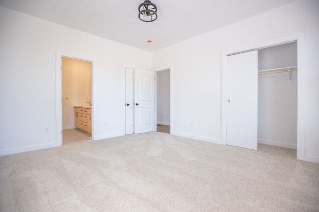 Building Photo - One Month Free ***Available NOW-  3 Bedroo...