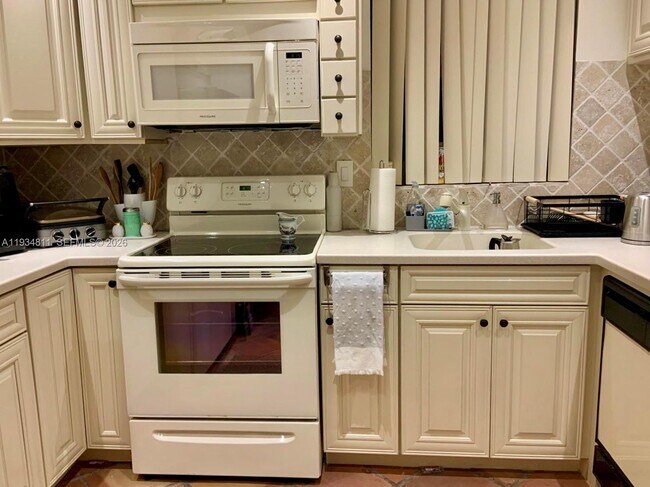 Building Photo - 55 Ocean Ln Dr