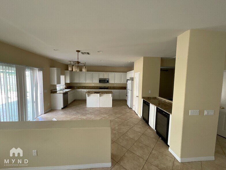 Building Photo - 807 Via Bahia