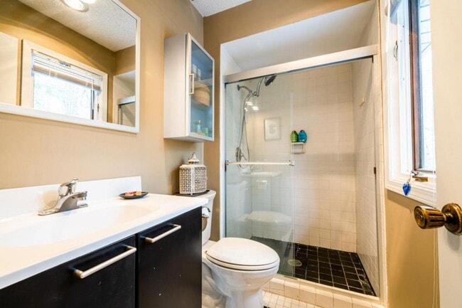 Building Photo - 9431 Dunewood Dr