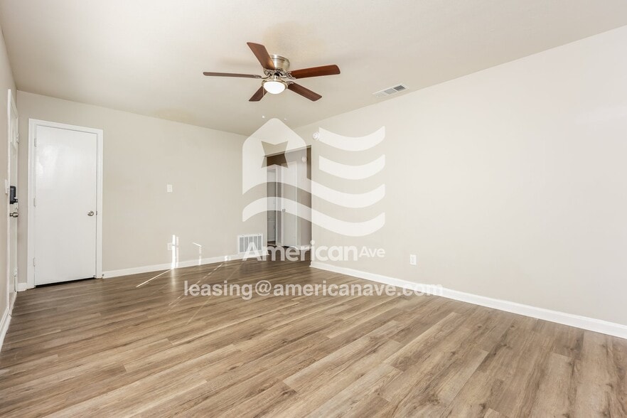 Building Photo - 5905 Luna Dr