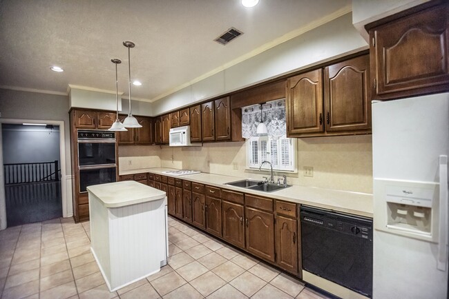 Building Photo - 7007 Dorsey Dr